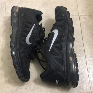 AIRMAX BLACK AND SLIVER SHOES 👞